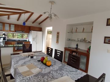 Exclusiva Casa Campestre en Cajicá - Elegancia y Confort en un Entorno Natural