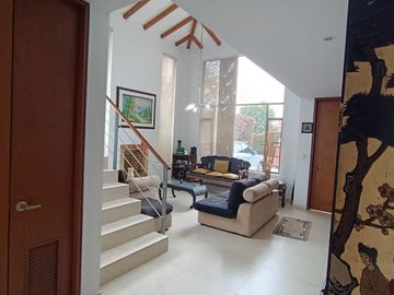 Exclusiva Casa Campestre en Cajicá - Elegancia y Confort en un Entorno Natural