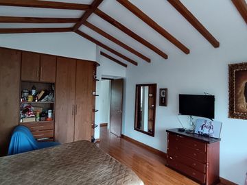 Exclusiva Casa Campestre en Cajicá - Elegancia y Confort en un Entorno Natural