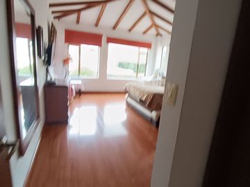 Exclusiva Casa Campestre en Cajicá - Elegancia y Confort en un Entorno Natural
