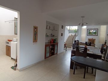 Exclusiva Casa Campestre en Cajicá - Elegancia y Confort en un Entorno Natural