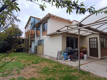 Exclusiva Casa Campestre en Cajicá - Elegancia y Confort en un Entorno Natural