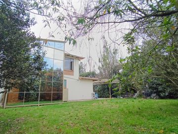 Exclusiva Casa Campestre en Cajicá - Elegancia y Confort en un Entorno Natural