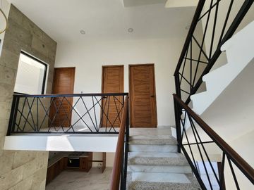 Zona Dorada. Casa Nueva. Recmara en Planta Baja. ´Privada con Portón Eléctrico