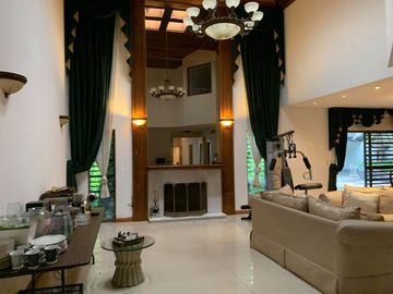 Ofrezco Casa En Venta Cumbres 2do Sector Con Alberca