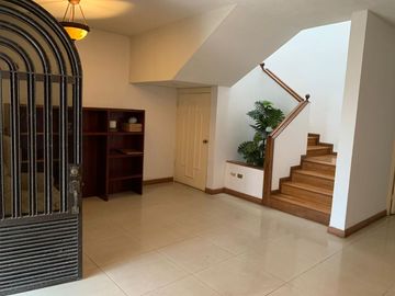 Ofrezco Casa En Venta Cumbres 2do Sector Con Alberca