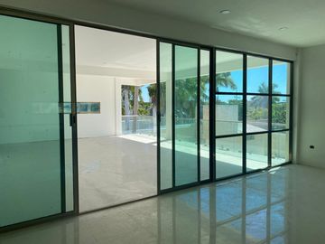 Casa en venta para remodelar a dos cuadras de la Playa de Chicxulub Progreso , Mérida