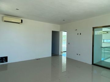 Casa en venta para remodelar a dos cuadras de la Playa de Chicxulub Progreso , Mérida