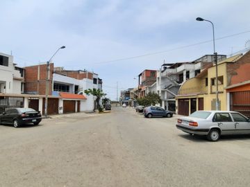 SJM - Casa en venta en zona segura y bien ubicada.