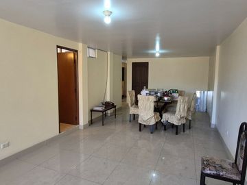SJM - Casa en venta en zona segura y bien ubicada.