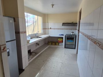SJM - Casa en venta en zona segura y bien ubicada.