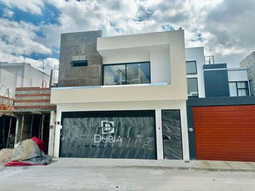 3 recamaras, área de T.V. roof garden, cochera para 2 autos, 2 -1/2 baños