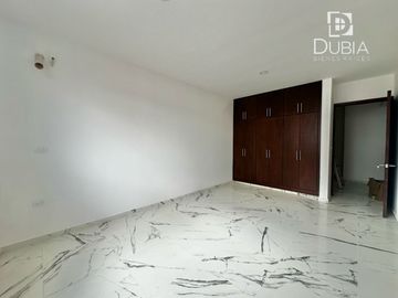3 recamaras, área de T.V. roof garden, cochera para 2 autos, 2 -1/2 baños