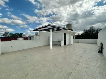 3 recamaras, área de T.V. roof garden, cochera para 2 autos, 2 -1/2 baños