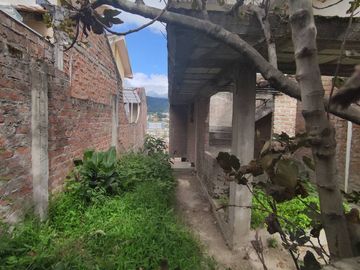 Vendo casa rentera en obra gris en Barrio Lojana de Turismo