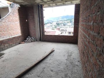 Vendo casa rentera en obra gris en Barrio Lojana de Turismo
