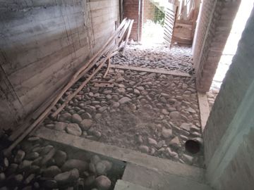 Vendo casa rentera en obra gris en Barrio Lojana de Turismo