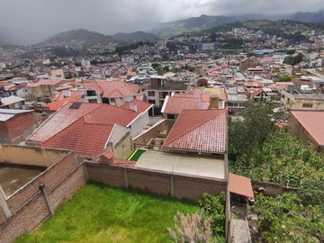 Vendo casa rentera en obra gris en Barrio Lojana de Turismo