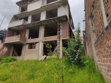 Vendo casa rentera en obra gris en Barrio Lojana de Turismo