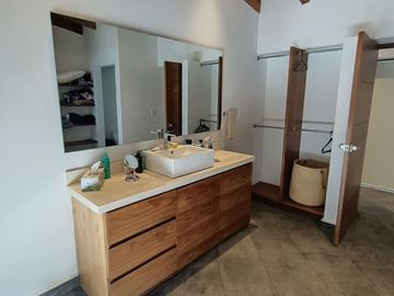 EXCELENTE CASA EN RENTA