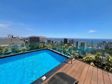 Hermoso Dpto. Con Finos Acabados Y Linda Vista Al Mar Desde El Balcón. Edificio Moderno