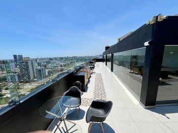 Hermoso Dpto. Con Finos Acabados Y Linda Vista Al Mar Desde El Balcón. Edificio Moderno