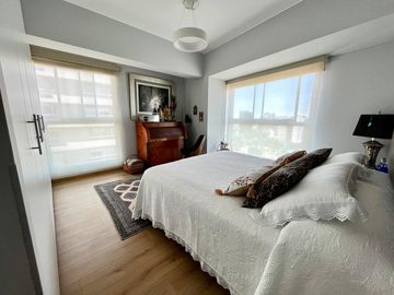 Hermoso Dpto. Con Finos Acabados Y Linda Vista Al Mar Desde El Balcón. Edificio Moderno