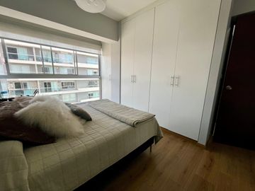 Hermoso Dpto. Con Finos Acabados Y Linda Vista Al Mar Desde El Balcón. Edificio Moderno
