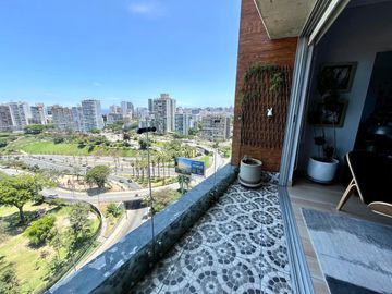 Hermoso Dpto. Con Finos Acabados Y Linda Vista Al Mar Desde El Balcón. Edificio Moderno