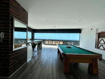 Hermoso Dpto. Con Finos Acabados Y Linda Vista Al Mar Desde El Balcón. Edificio Moderno