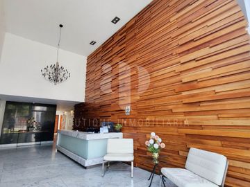 Lindo departamento en San Isidro con vista a calle tranquila 2 hab/1 estudio/2 cocheras/1 depósito/Cuarto y baño de servicio