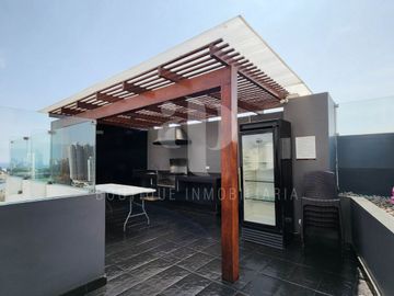 Lindo departamento en San Isidro con vista a calle tranquila 2 hab/1 estudio/2 cocheras/1 depósito/Cuarto y baño de servicio