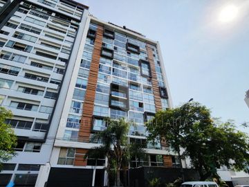 Lindo departamento en San Isidro con vista a calle tranquila 2 hab/1 estudio/2 cocheras/1 depósito/Cuarto y baño de servicio