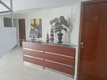 DEPARTAMENTO EN PRIMER PISO DE 129 MTS, 03 DORMITORIOS + SERVICIO