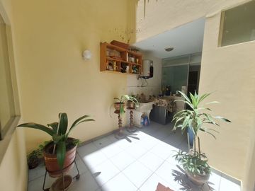 DEPARTAMENTO EN PRIMER PISO DE 129 MTS, 03 DORMITORIOS + SERVICIO