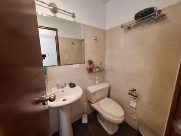 DEPARTAMENTO EN PRIMER PISO DE 129 MTS, 03 DORMITORIOS + SERVICIO