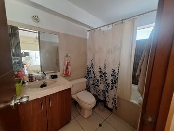 DEPARTAMENTO EN PRIMER PISO DE 129 MTS, 03 DORMITORIOS + SERVICIO