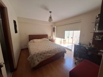 DEPARTAMENTO EN PRIMER PISO DE 129 MTS, 03 DORMITORIOS + SERVICIO