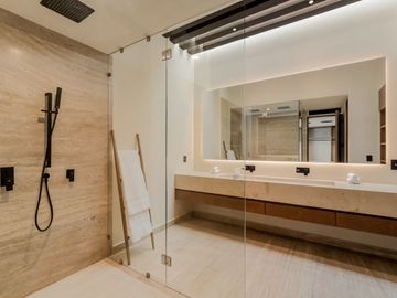 VENTA CASA MODERNA Y LUJOSA EN  PUERTO CANCUN