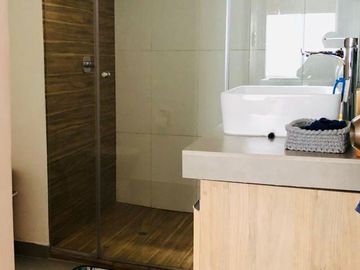 VENDO LINDA CASA REMODELADA EN LA AURORA AMPLIA Y CON GRAN TERRAZA Y JARDÍN