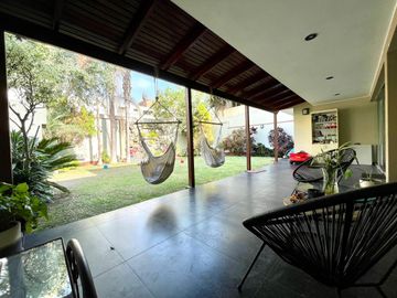 VENDO LINDA CASA REMODELADA EN LA AURORA AMPLIA Y CON GRAN TERRAZA Y JARDÍN