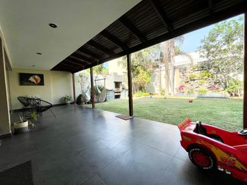 VENDO LINDA CASA REMODELADA EN LA AURORA AMPLIA Y CON GRAN TERRAZA Y JARDÍN