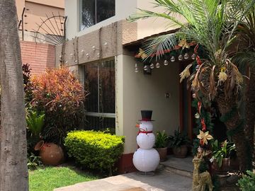 VENDO LINDA CASA REMODELADA EN LA AURORA AMPLIA Y CON GRAN TERRAZA Y JARDÍN