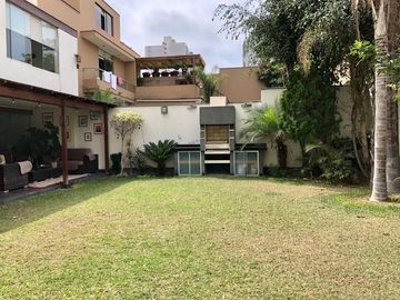VENDO LINDA CASA REMODELADA EN LA AURORA AMPLIA Y CON GRAN TERRAZA Y JARDÍN