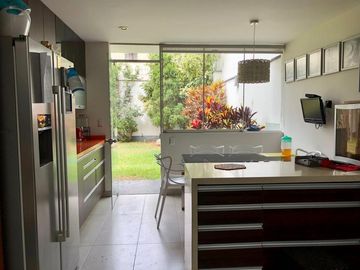 VENDO LINDA CASA REMODELADA EN LA AURORA AMPLIA Y CON GRAN TERRAZA Y JARDÍN
