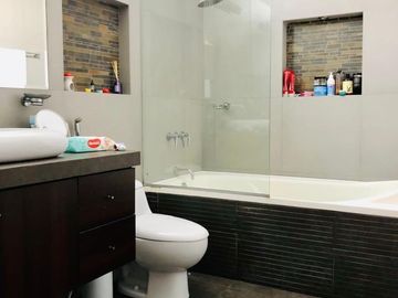 VENDO LINDA CASA REMODELADA EN LA AURORA AMPLIA Y CON GRAN TERRAZA Y JARDÍN