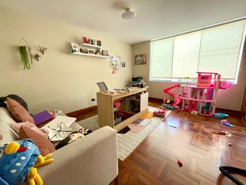 VENDO LINDA CASA REMODELADA EN LA AURORA AMPLIA Y CON GRAN TERRAZA Y JARDÍN