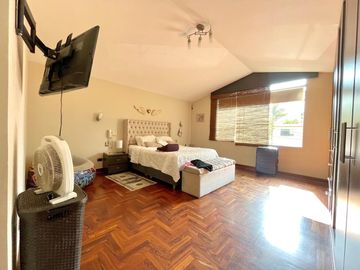 VENDO LINDA CASA REMODELADA EN LA AURORA AMPLIA Y CON GRAN TERRAZA Y JARDÍN