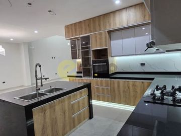 VENTA DE CASA DE TRES PISOS EN ESTRENO EN BOULEVARD PARK PLAZA - PIURA