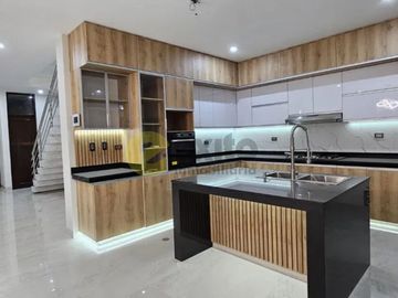 VENTA DE CASA DE TRES PISOS EN ESTRENO EN BOULEVARD PARK PLAZA - PIURA